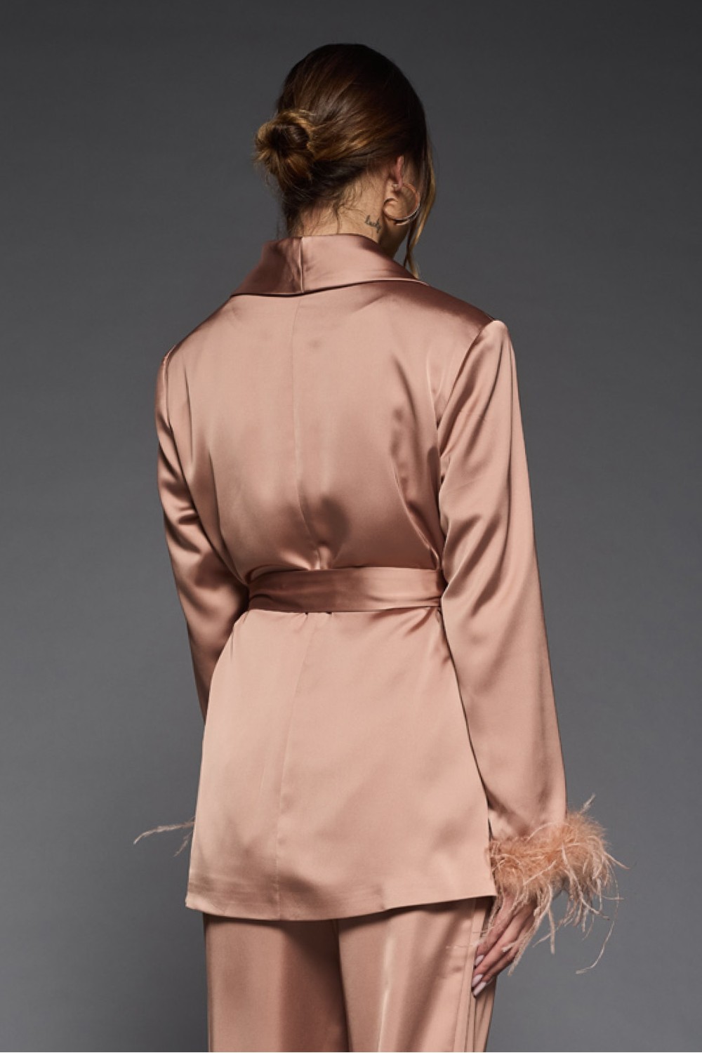 Giacca con Cintura e Piume