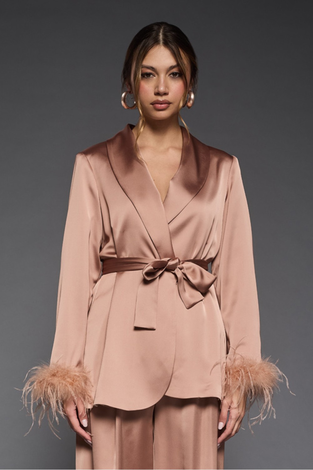 Giacca con Cintura e Piume