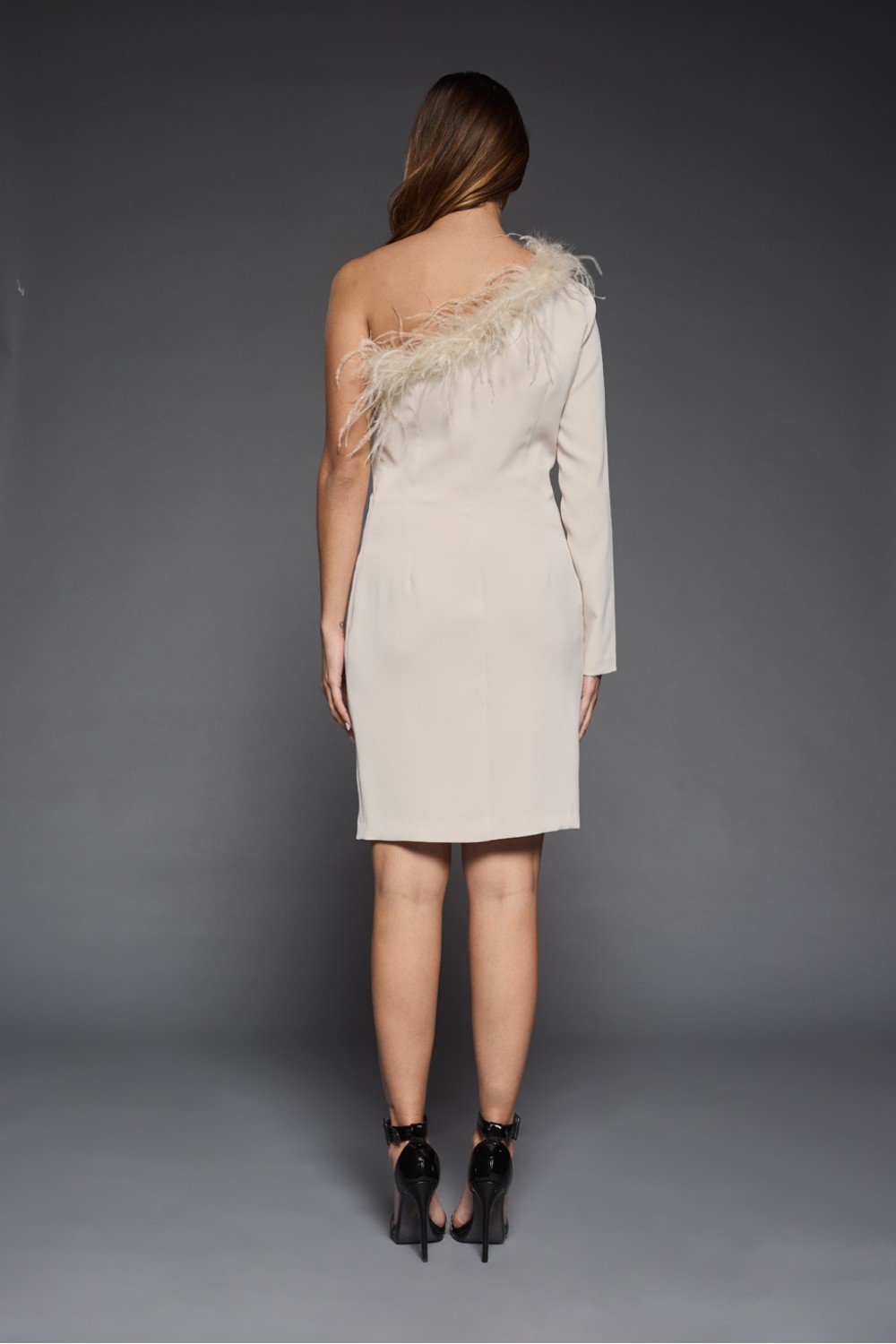 Abito Monospalla con Piuma