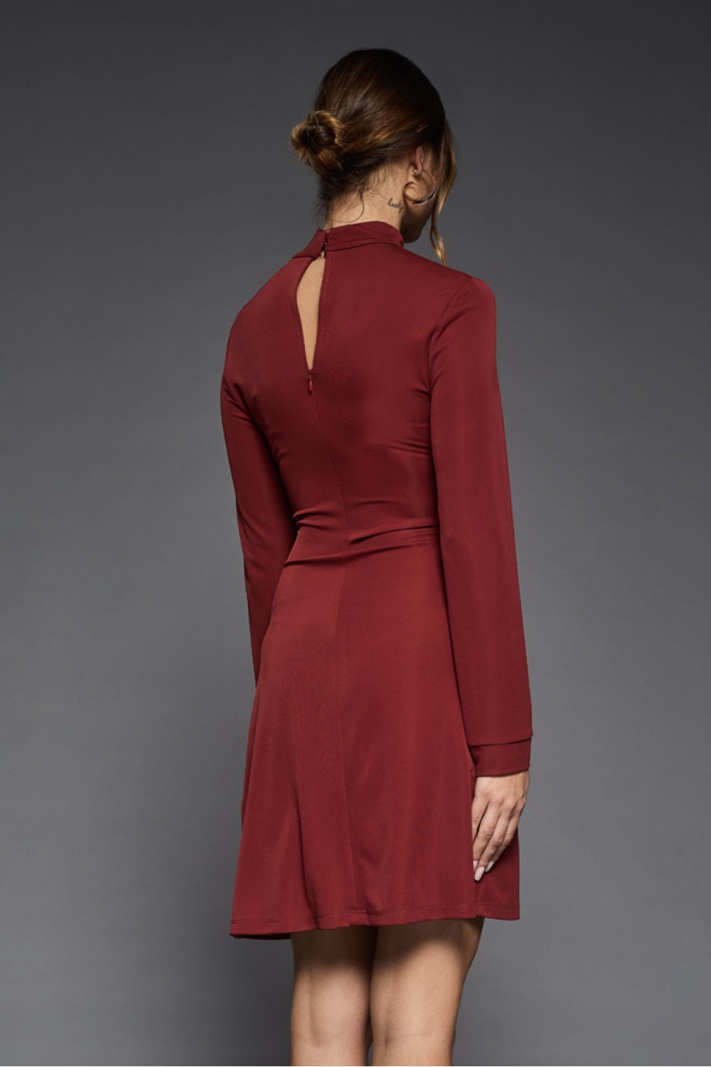 Abito con Piega Asimmetrica