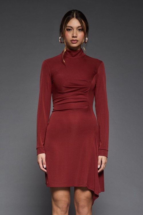 Abito con Piega Asimmetrica