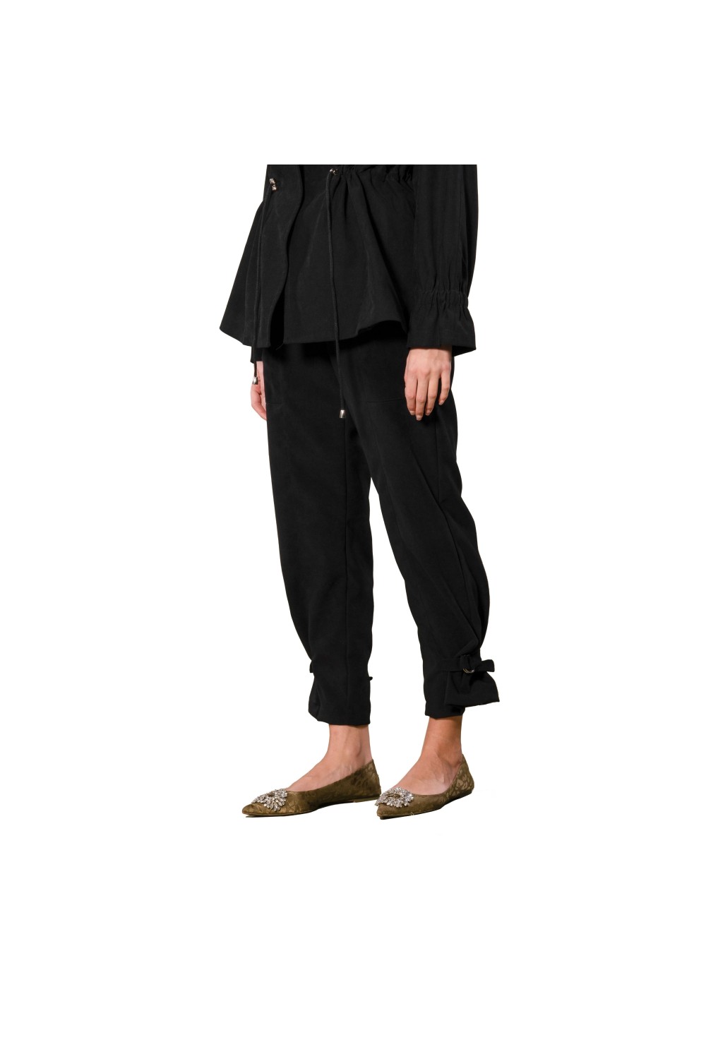 PANTALONE CON TASCONI