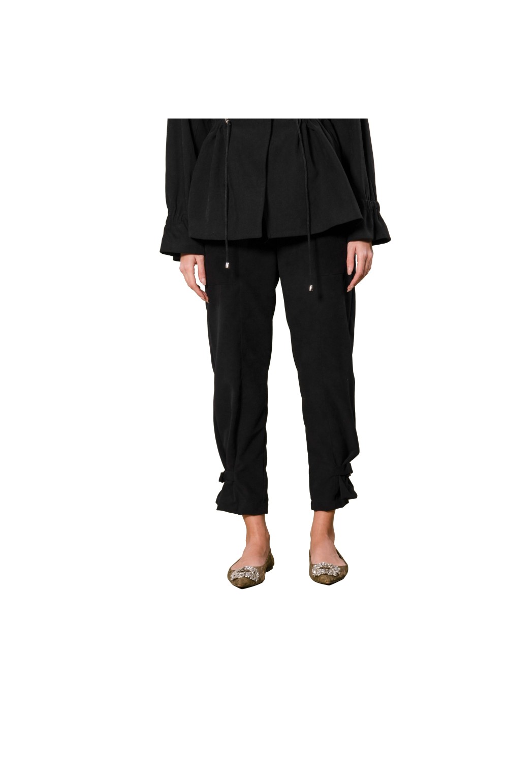 PANTALONE CON TASCONI